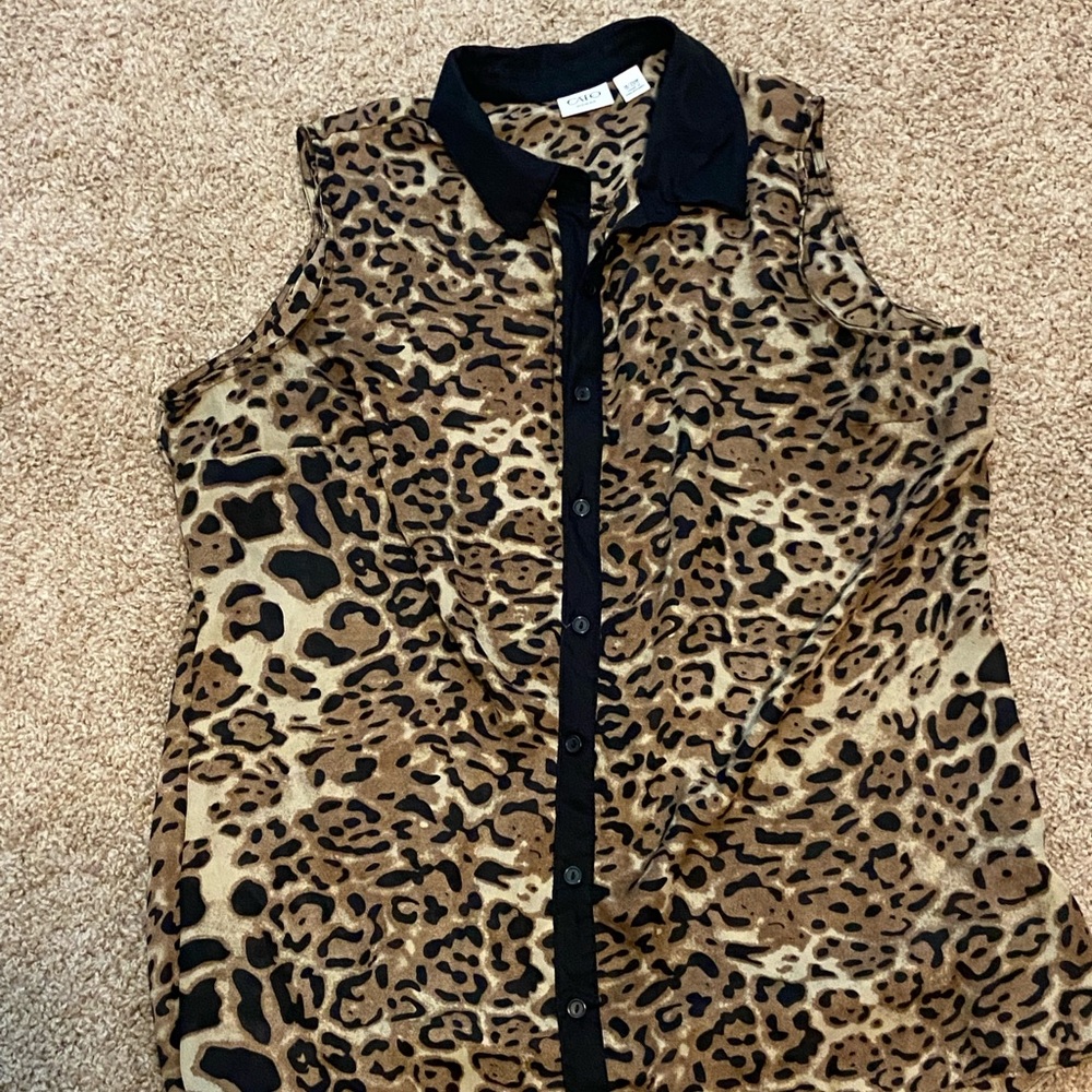 Leopard print sleeveless top